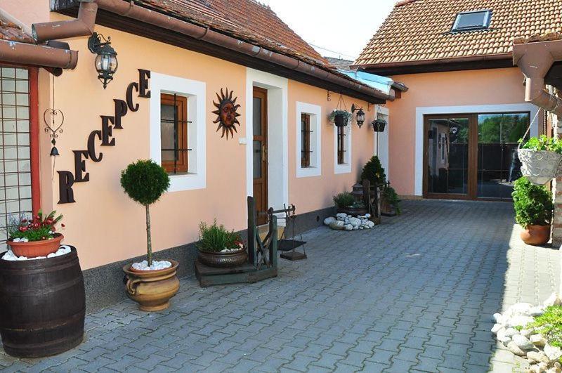 Penzion Farma Ледніце Екстер'єр фото